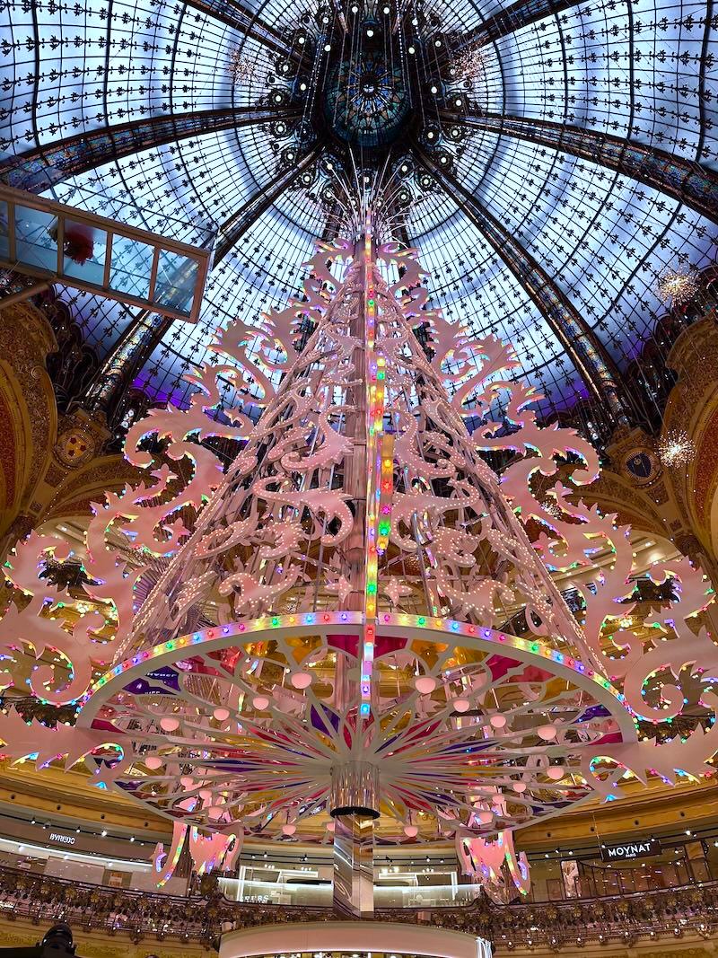 Le sapin de Noël 2024 aux Galeries Lafayette Haussmann !