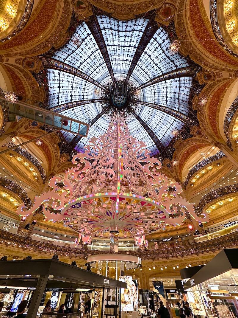 Le sapin de Noël 2024 aux Galeries Lafayette Haussmann !