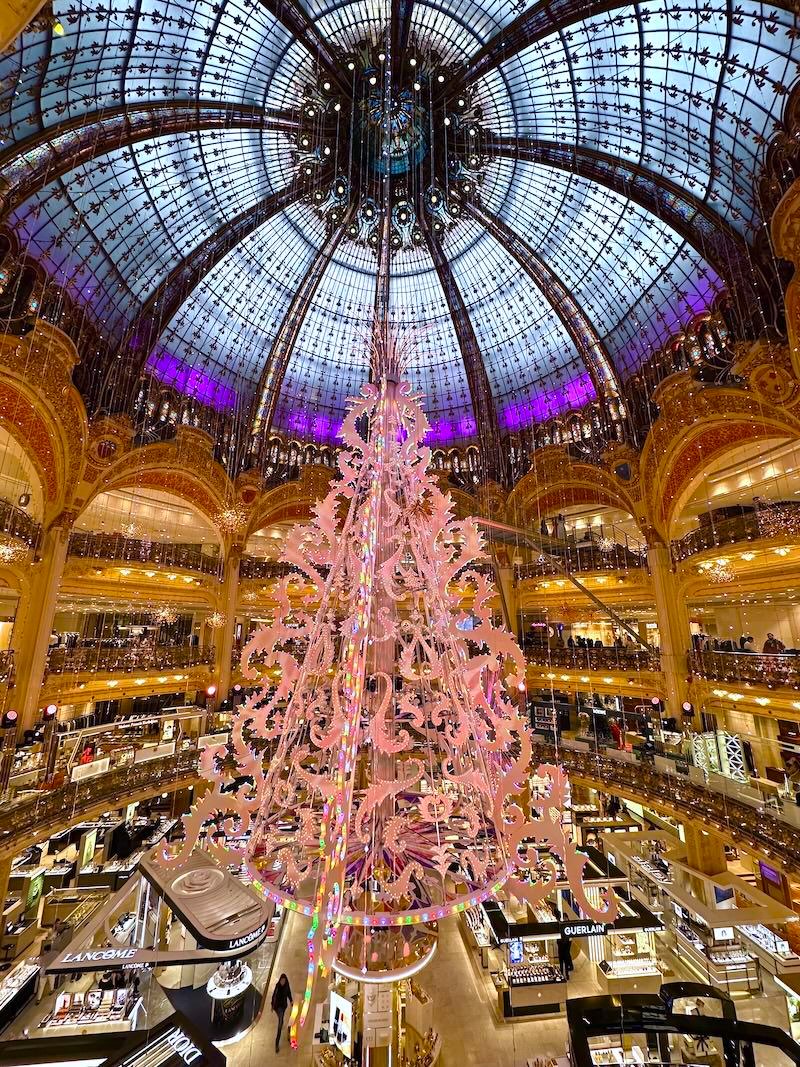 Le sapin de Noël 2024 aux Galeries Lafayette Haussmann !