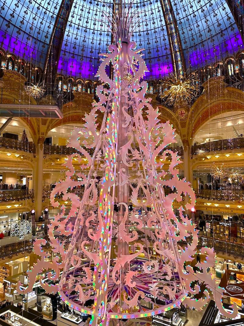 Le sapin de Noël 2024 aux Galeries Lafayette Haussmann !